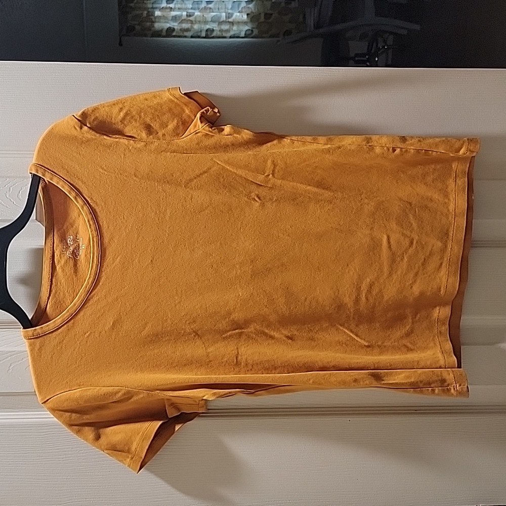 Gold tshirt
